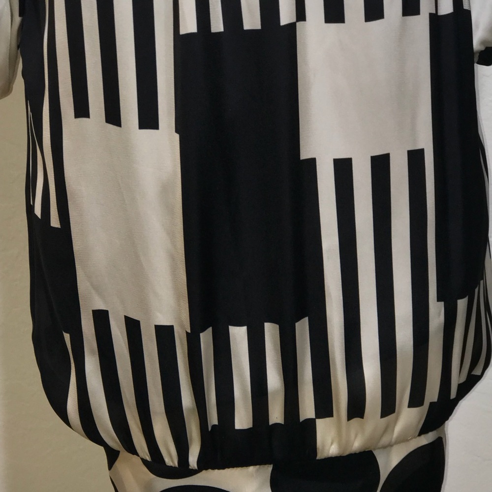 NWT RUE Size: XL Long Top - Picture 3 of 8